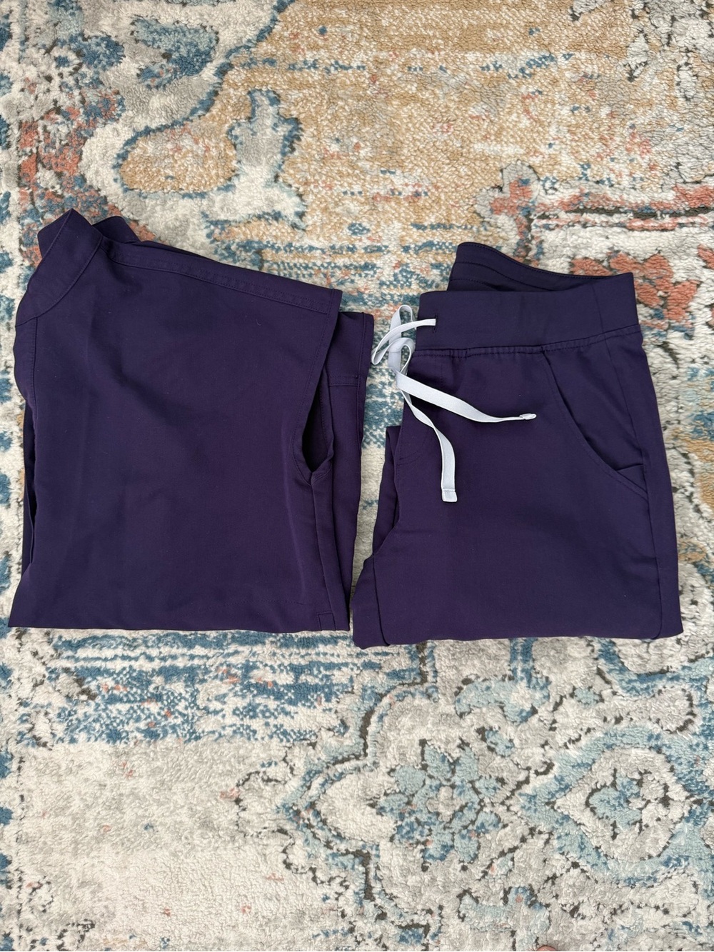 Figs Women's Eggplant Scrub Set
